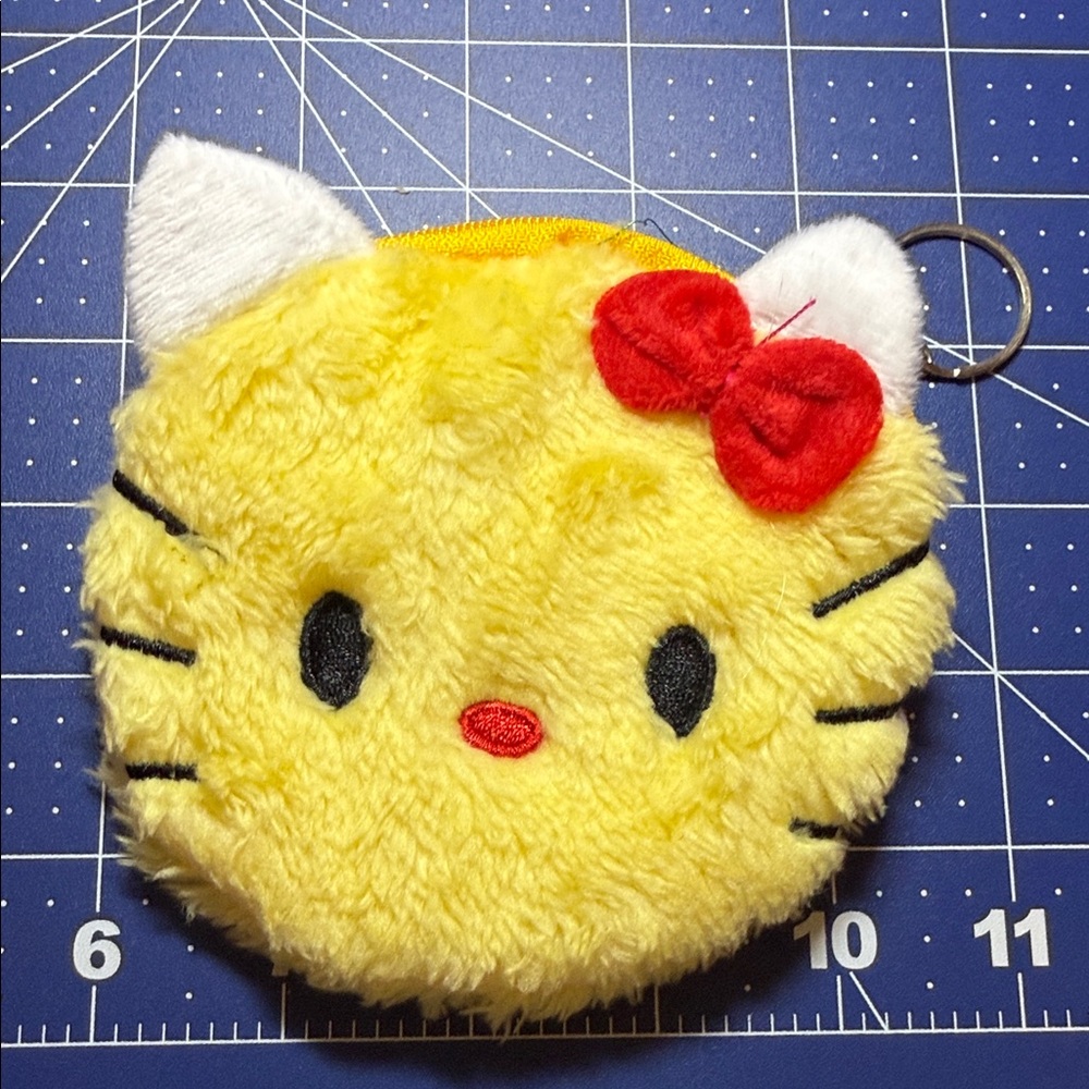 6 Hello Kitty Plush Keychain coin purses - Picture 3 of 10